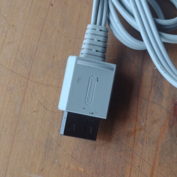 Nintendo Universal AV Cable for Video Game Consoles - Gray - Picture 2 of 3